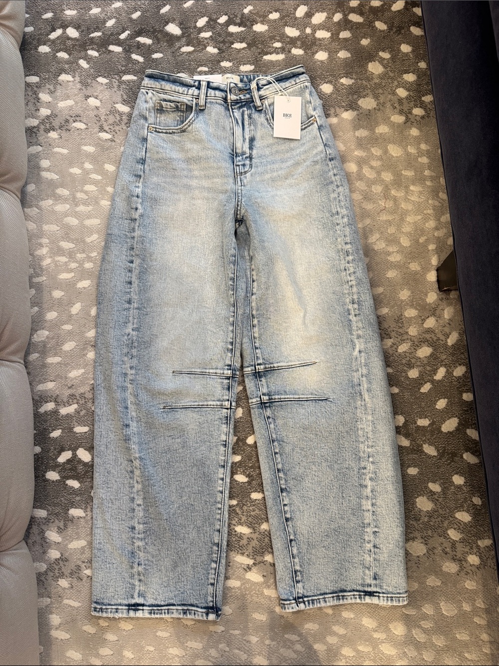 Light Wash Barrel Leg Jeans - Women